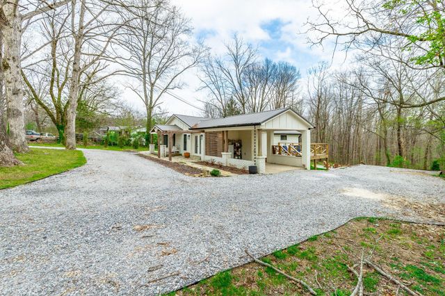 2422 Corral Road, Signal Mountain, TN 37377