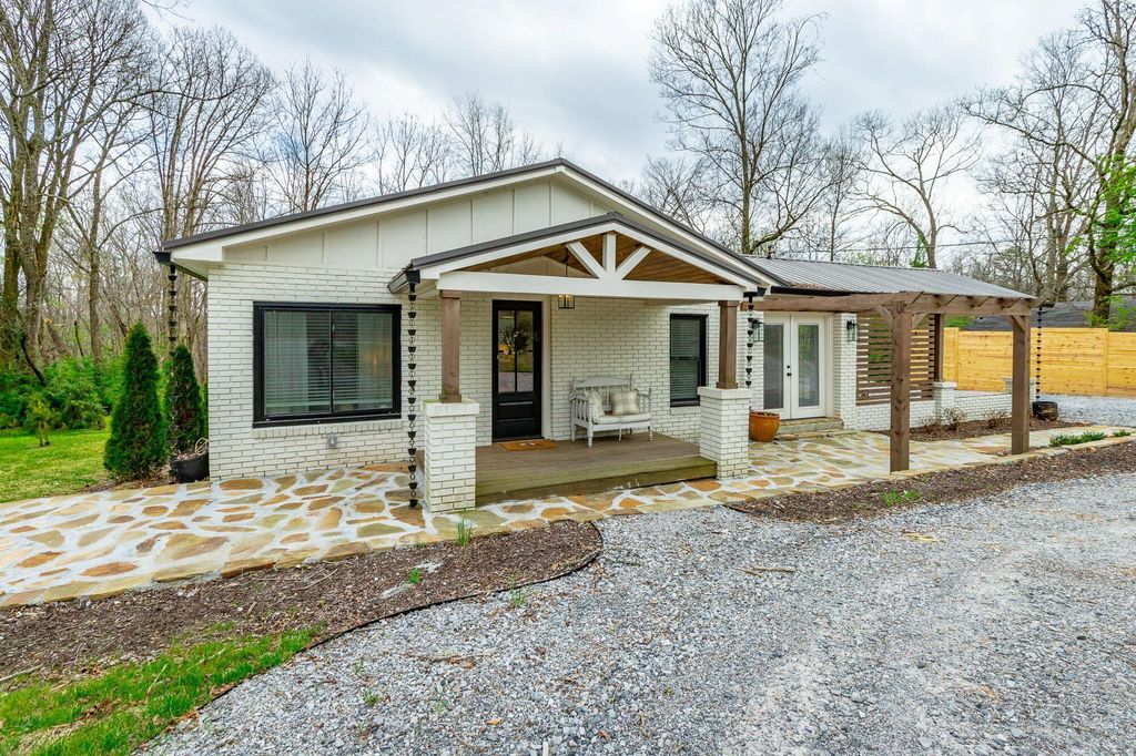 2422 Corral Road, Signal Mountain, TN 37377