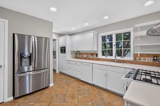 1308 VINTAGE DR, Columbia, MO 65203