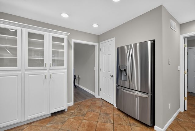 1308 VINTAGE DR, Columbia, MO 65203