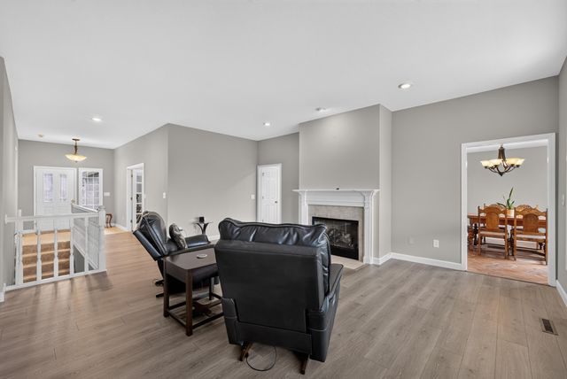 1308 VINTAGE DR, Columbia, MO 65203