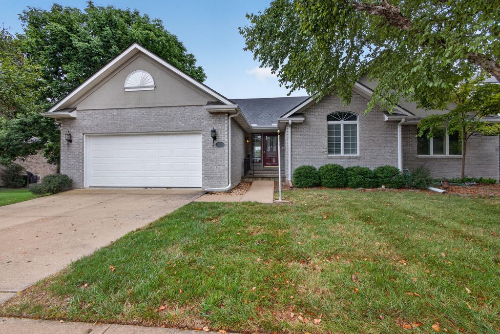 1308 VINTAGE DR, Columbia, MO 65203