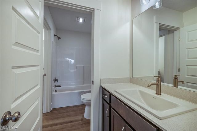 2105 Glenmont Drive, Brunswick, OH 44212