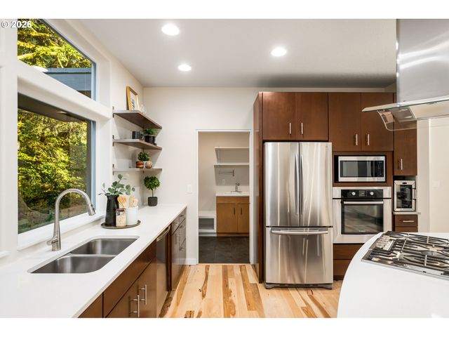 9342 Nw SKYLINE Blvd, Portland, OR 97231