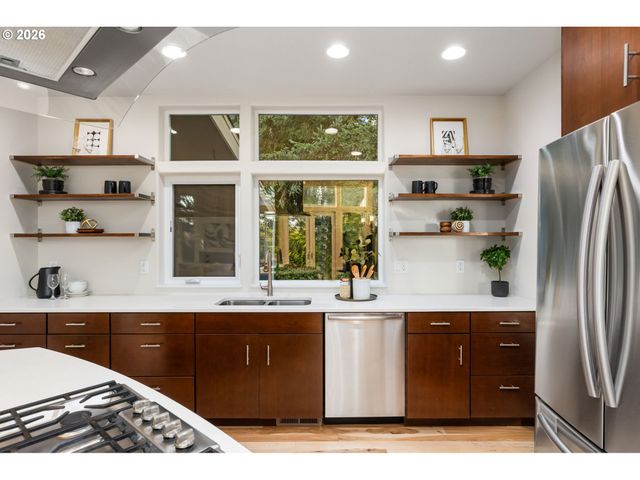 9342 Nw SKYLINE Blvd, Portland, OR 97231