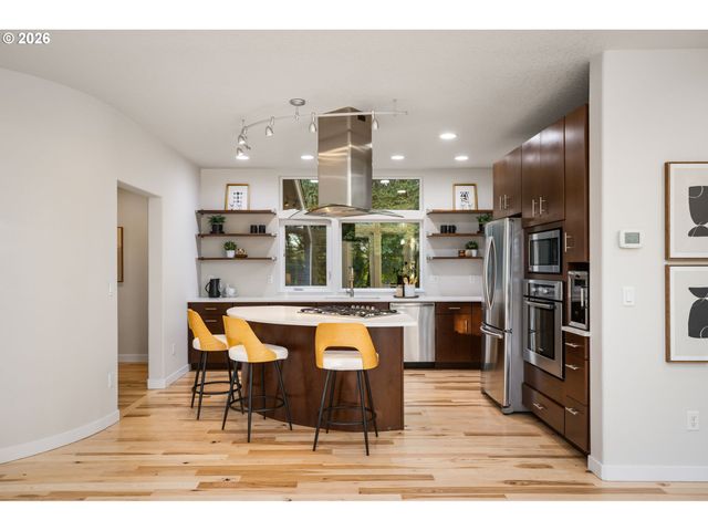 9342 Nw SKYLINE Blvd, Portland, OR 97231