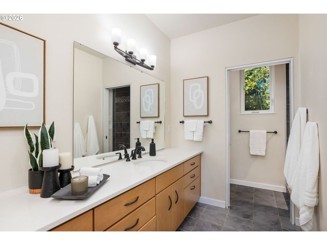9342 Nw SKYLINE Blvd, Portland, OR 97231