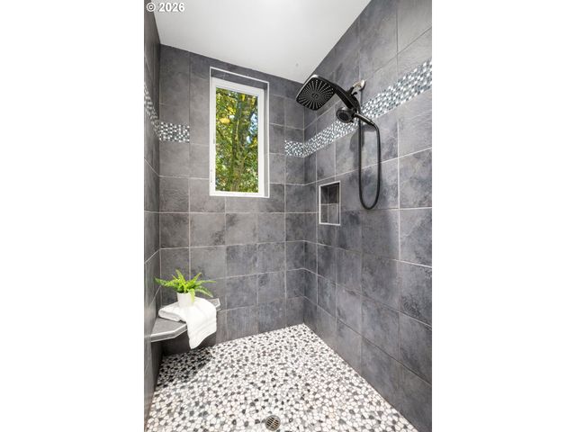 9342 Nw SKYLINE Blvd, Portland, OR 97231