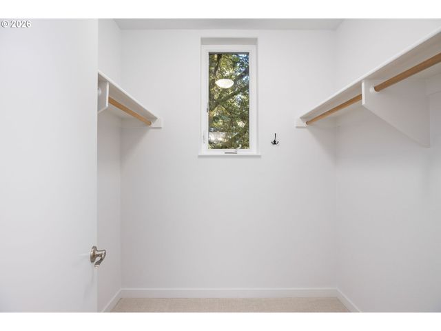 9342 Nw SKYLINE Blvd, Portland, OR 97231