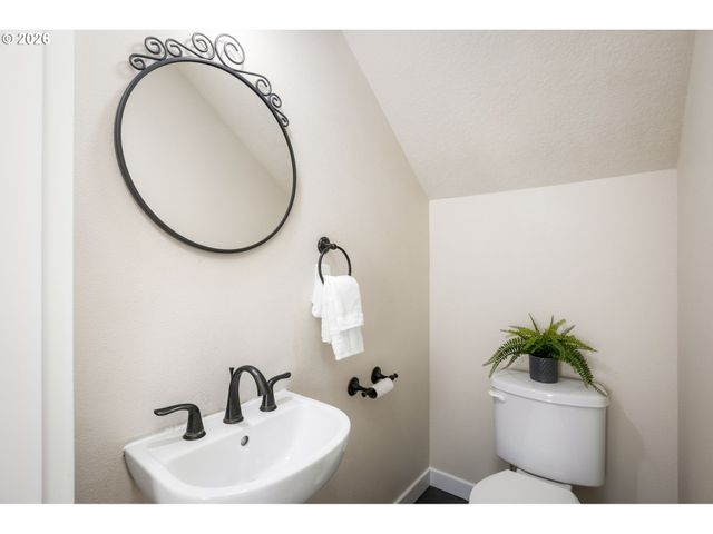 9342 Nw SKYLINE Blvd, Portland, OR 97231