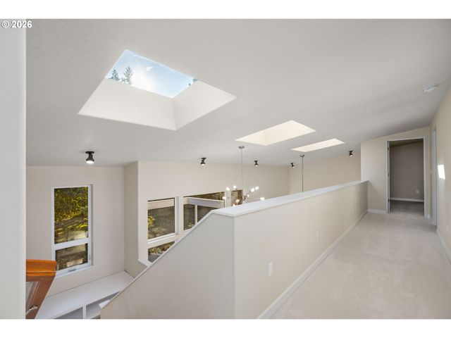 9342 Nw SKYLINE Blvd, Portland, OR 97231