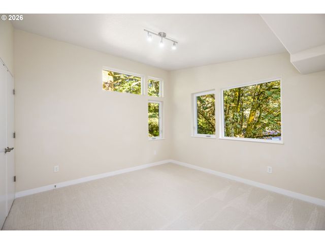9342 Nw SKYLINE Blvd, Portland, OR 97231