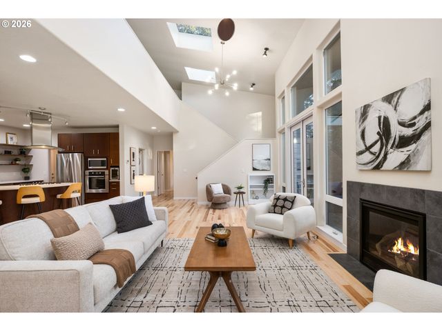 9342 Nw SKYLINE Blvd, Portland, OR 97231