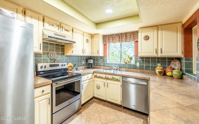 2031 S Santa Carla Drive, Green Valley, AZ 85614