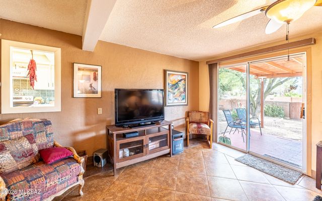 2031 S Santa Carla Drive, Green Valley, AZ 85614