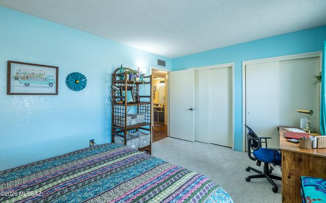 2031 S Santa Carla Drive, Green Valley, AZ 85614