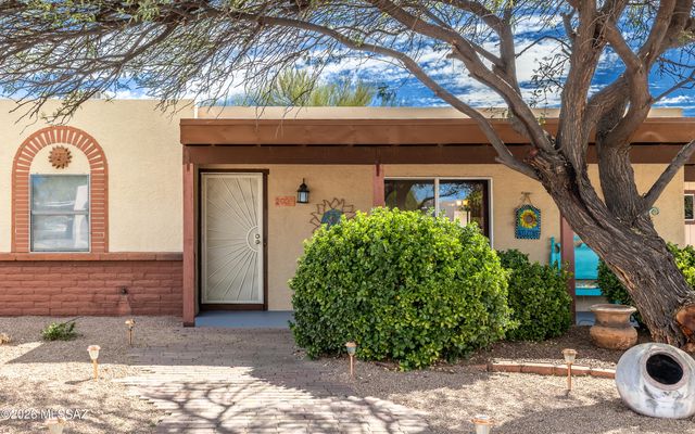 2031 S Santa Carla Drive, Green Valley, AZ 85614
