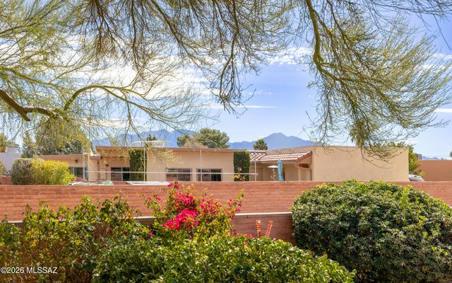2031 S Santa Carla Drive, Green Valley, AZ 85614