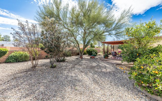 2031 S Santa Carla Drive, Green Valley, AZ 85614