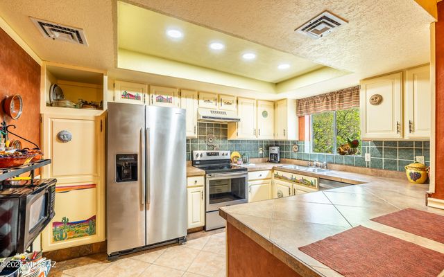 2031 S Santa Carla Drive, Green Valley, AZ 85614