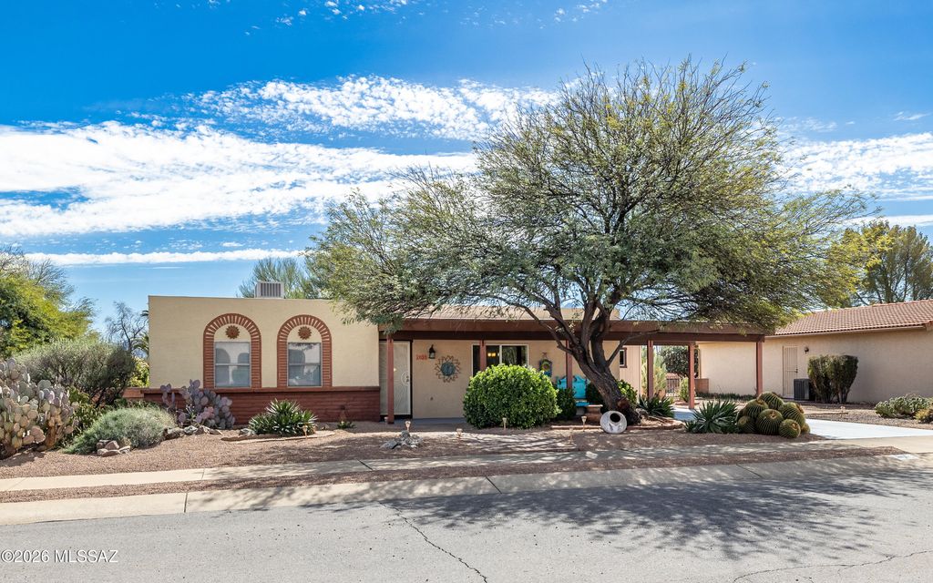 2031 S Santa Carla Drive, Green Valley, AZ 85614