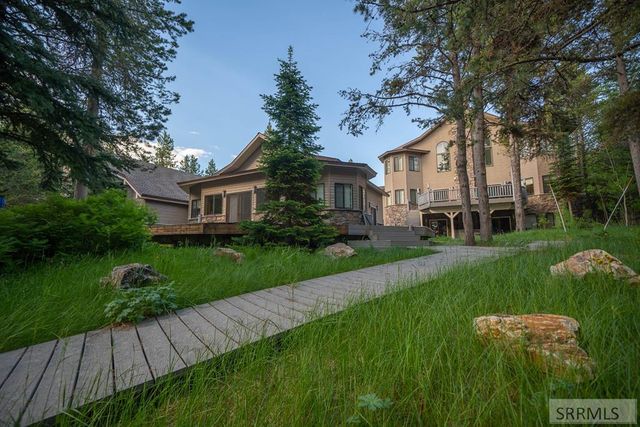 3884 Bill's Loop North Road, Island Park, ID 83429