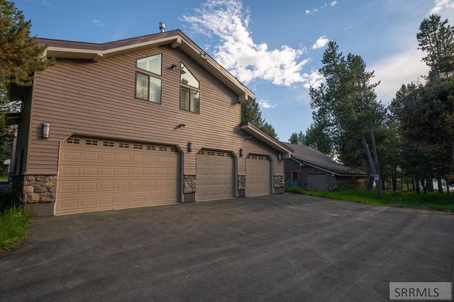 3884 Bill's Loop North Road, Island Park, ID 83429