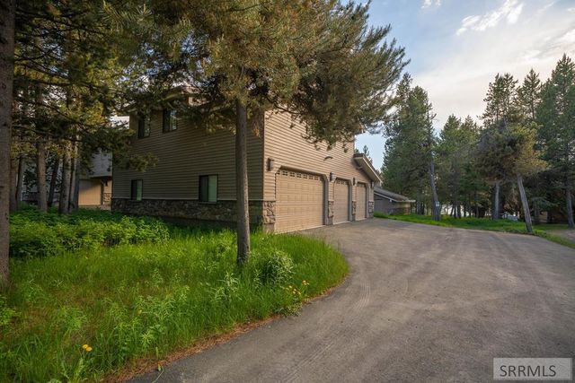 3884 Bill's Loop North Road, Island Park, ID 83429