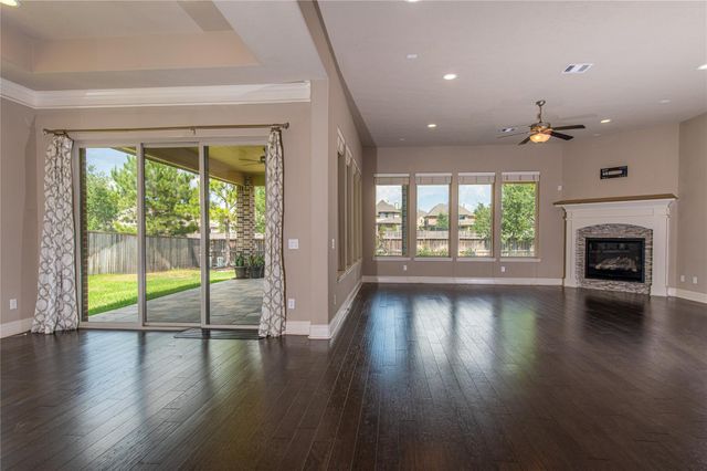 98 N Braided Branch Drive, Tomball, TX 77375