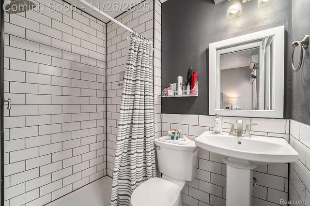 3638 Deer Run Drive, Brighton Township, MI 48114