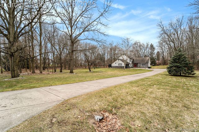3638 Deer Run Drive, Brighton Township, MI 48114