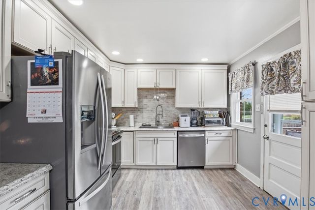 107 Patrick Henry Dr, Louisa, VA 23093