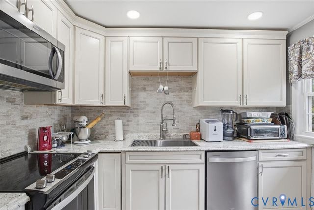 107 Patrick Henry Dr, Louisa, VA 23093