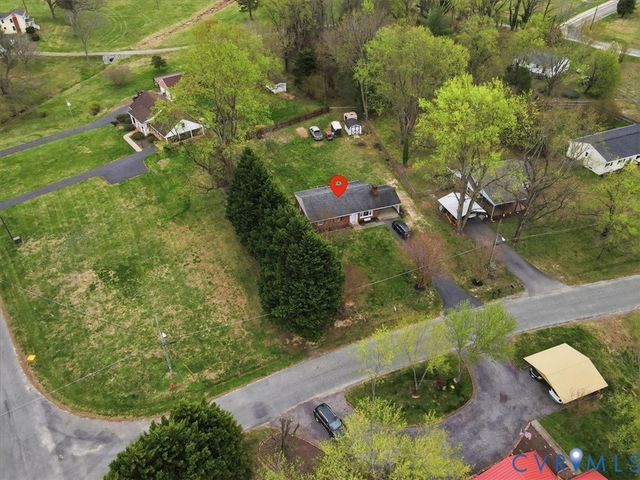 107 Patrick Henry Dr, Louisa, VA 23093