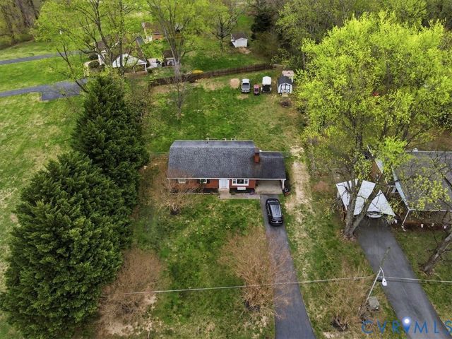 107 Patrick Henry Dr, Louisa, VA 23093