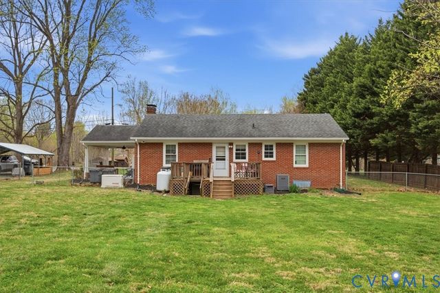 107 Patrick Henry Dr, Louisa, VA 23093