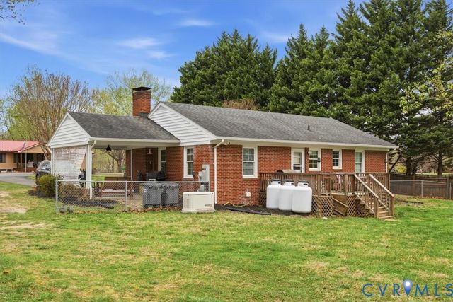 107 Patrick Henry Dr, Louisa, VA 23093