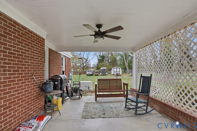 107 Patrick Henry Dr, Louisa, VA 23093