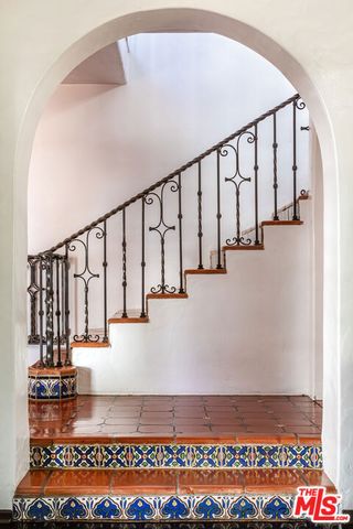 820 N Roxbury Drive, Beverly Hills, CA 90210