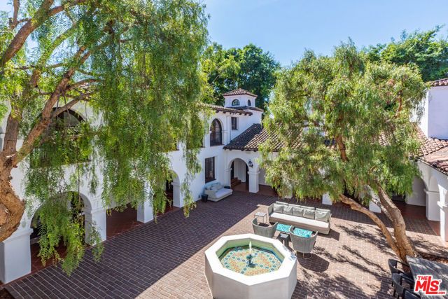 820 N Roxbury Drive, Beverly Hills, CA 90210