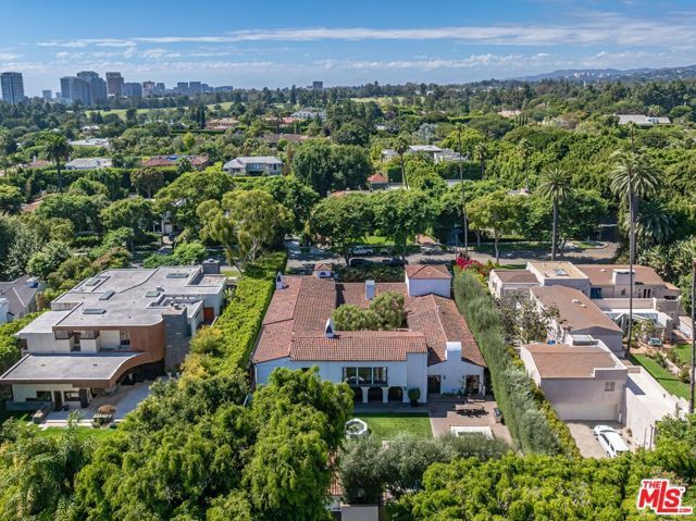 820 N Roxbury Drive, Beverly Hills, CA 90210