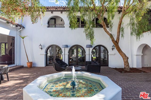 820 N Roxbury Drive, Beverly Hills, CA 90210