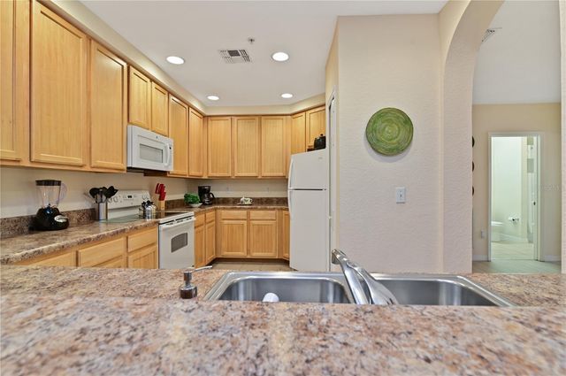 3060 PIRATES RETREAT COURT 302, Kissimmee, FL 34747