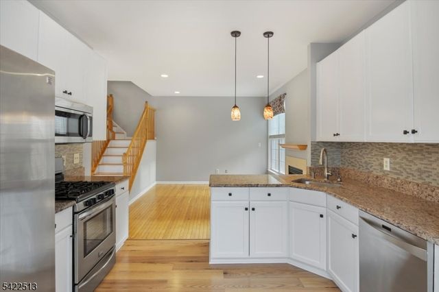 145 Arrowgate Dr, Randolph Twp., NJ 07869