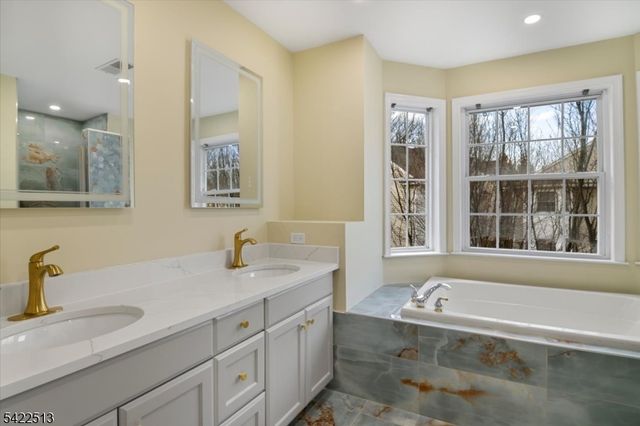 145 Arrowgate Dr, Randolph Twp., NJ 07869