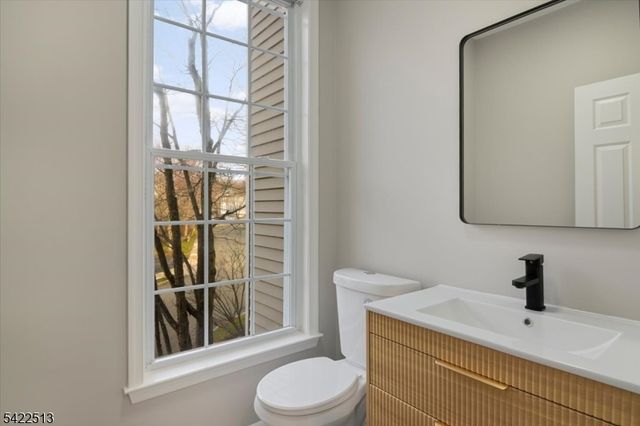 145 Arrowgate Dr, Randolph Twp., NJ 07869