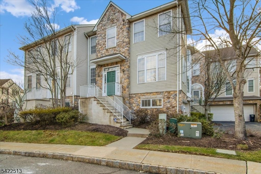 145 Arrowgate Dr, Randolph Twp., NJ 07869