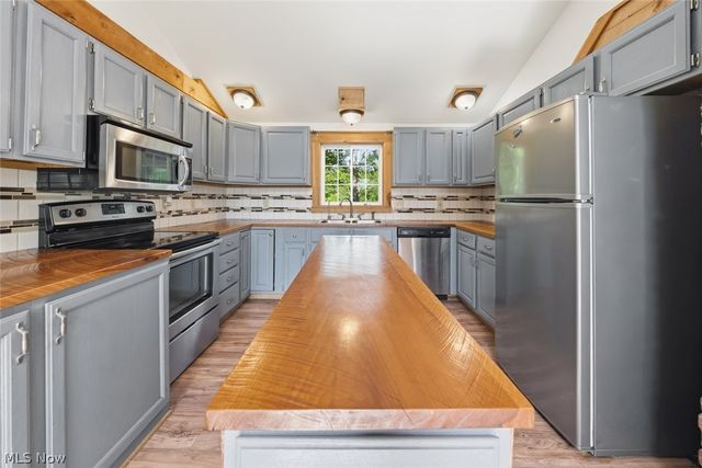 7560 Liberty Road, Solon, OH 44139
