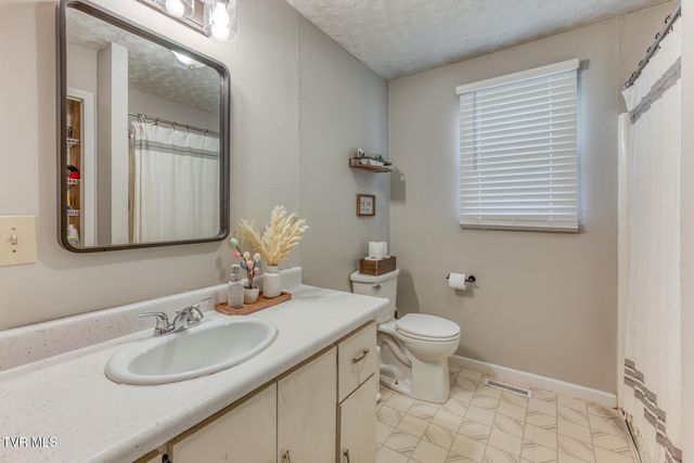 797 Muddy Creek Road, Piney Flats, TN 37686
