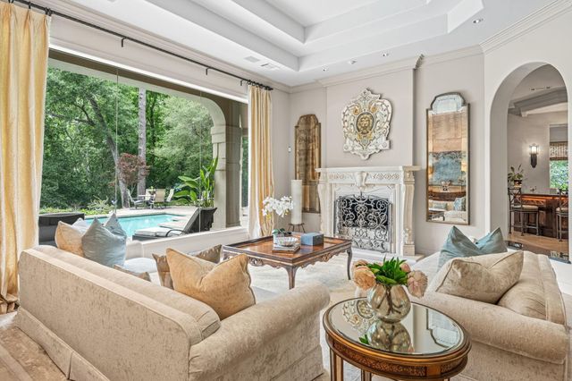 6 Mott Lane, Houston, TX 77024